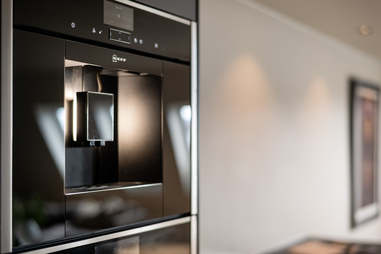 NEFF kaffemaskin og stekeovn (med pyrolyse). Galleribilde