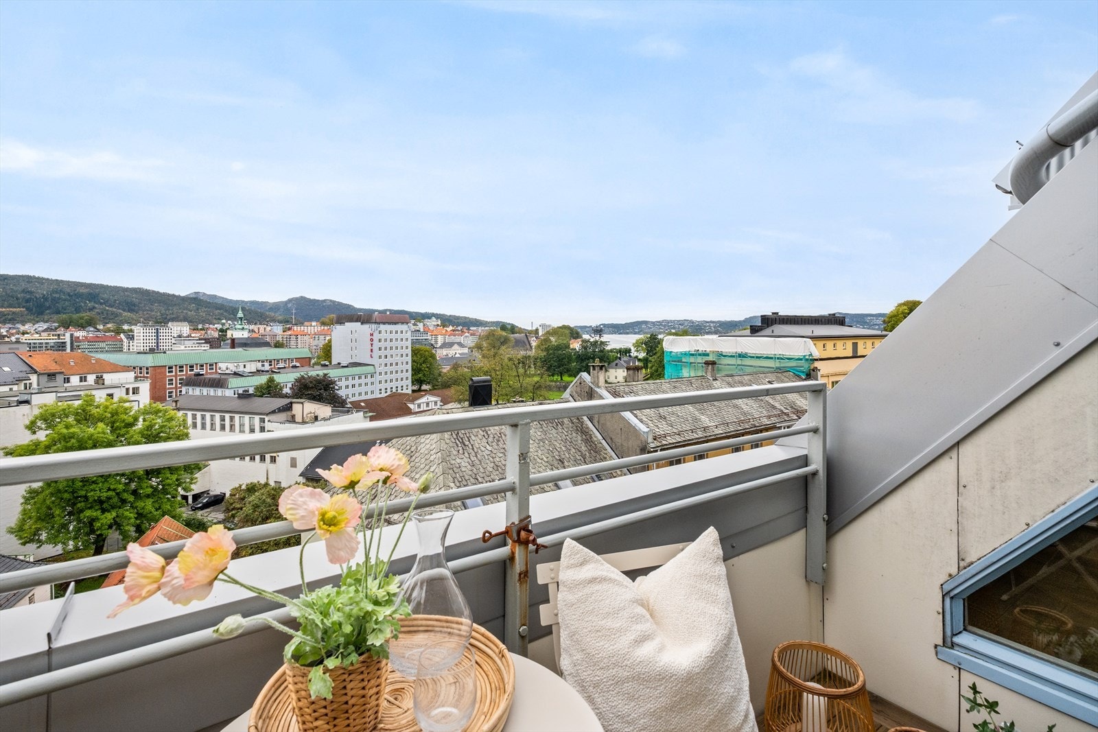 Her kan du sitte usjenert og nyte de gode solforholdene. Galleribilde