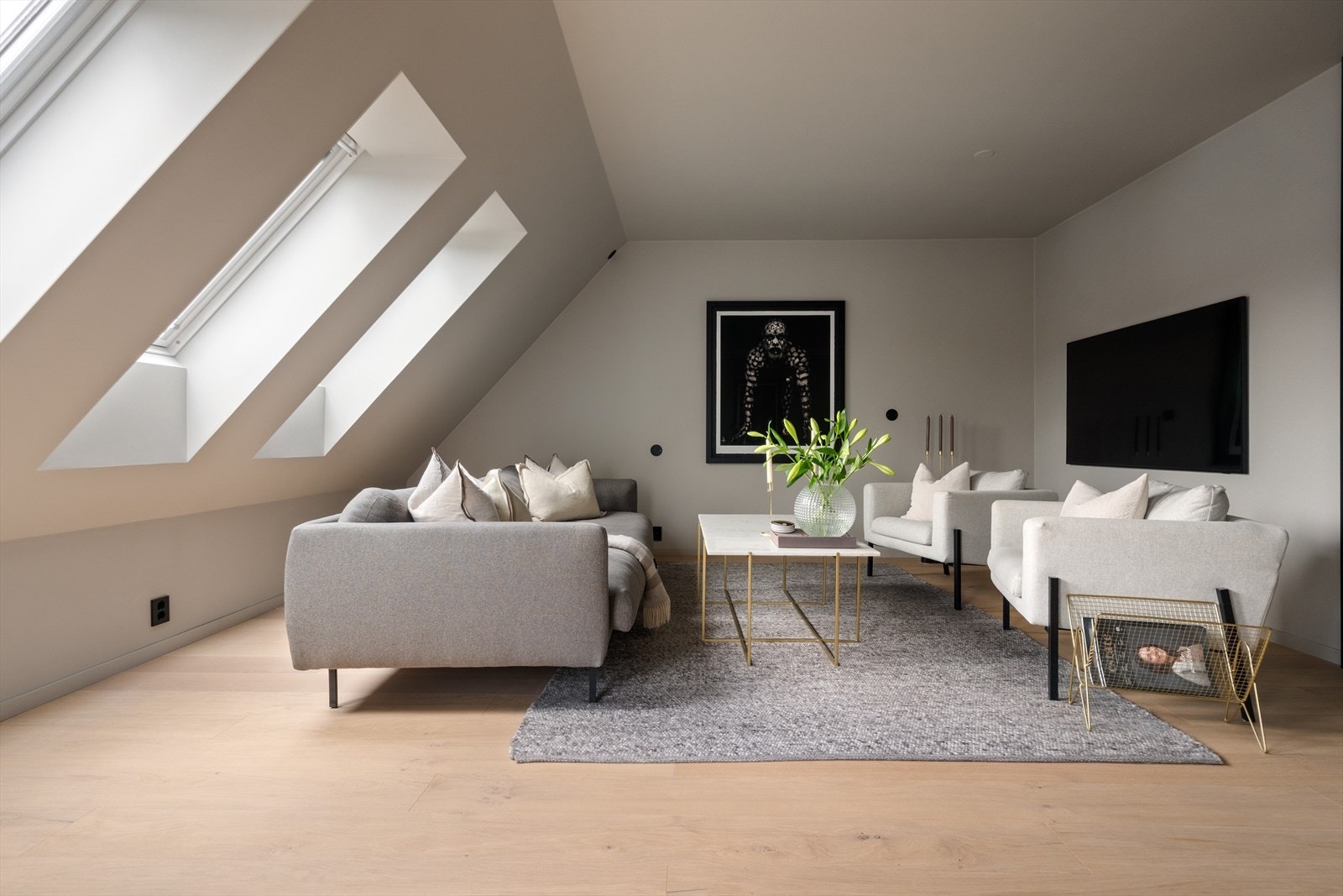 Duse og fine overflater - gjennomført med samme farge på vegg og himling. Galleribilde