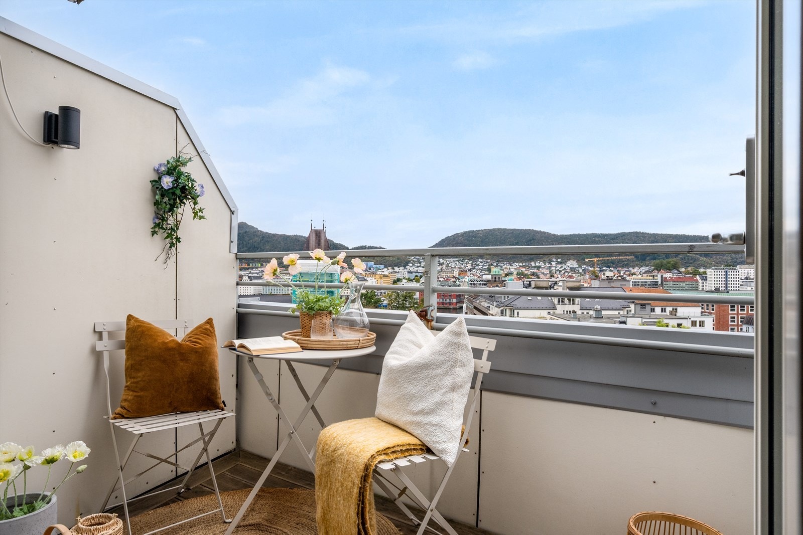 Herlig balkong med nydelig utsikt over Bergen by! Galleribilde