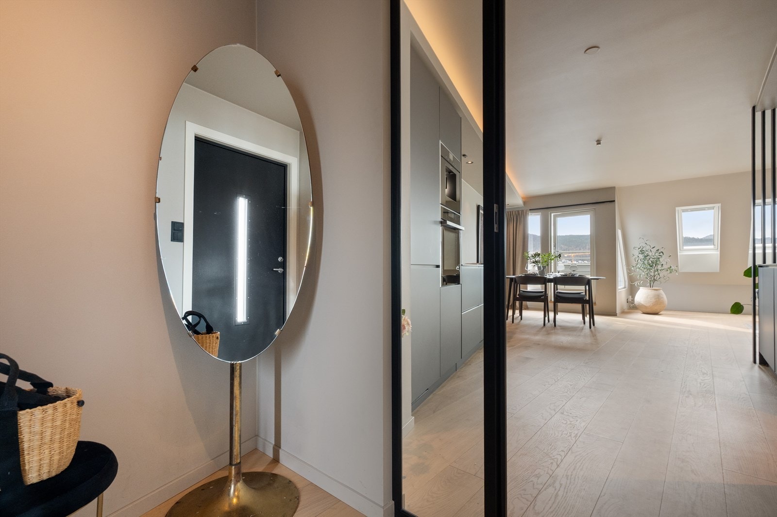 God plass til klær og sko. Galleribilde