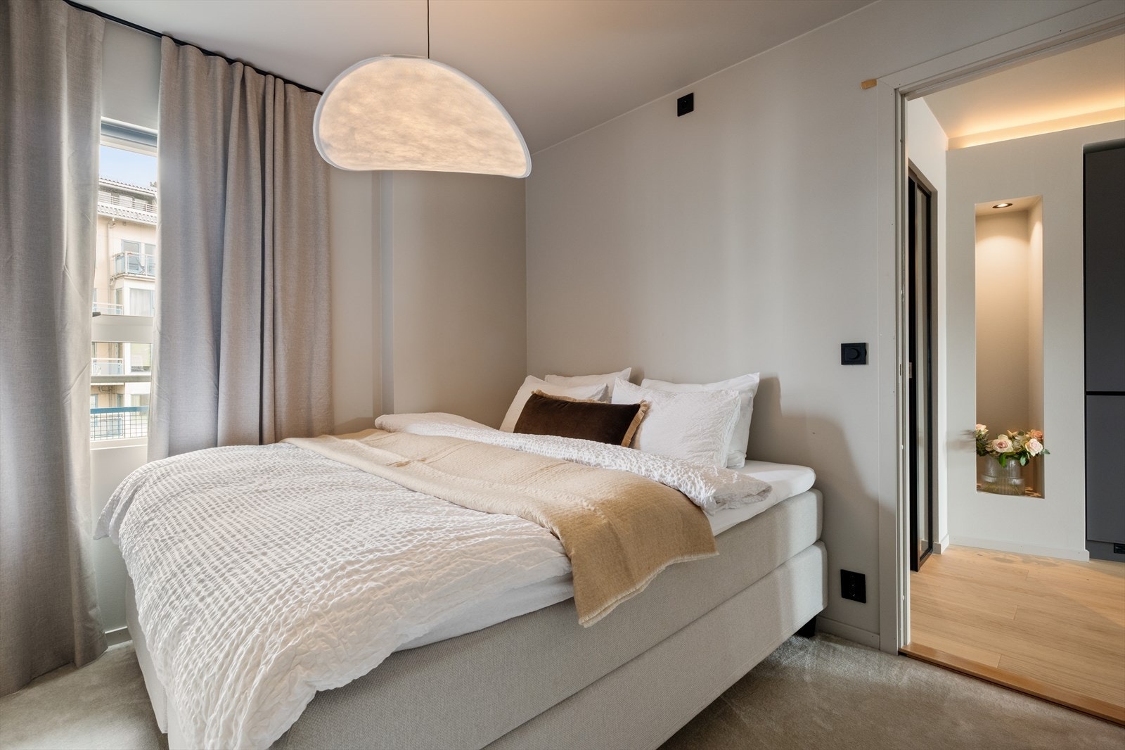 God plass til dobbeltseng. Galleribilde