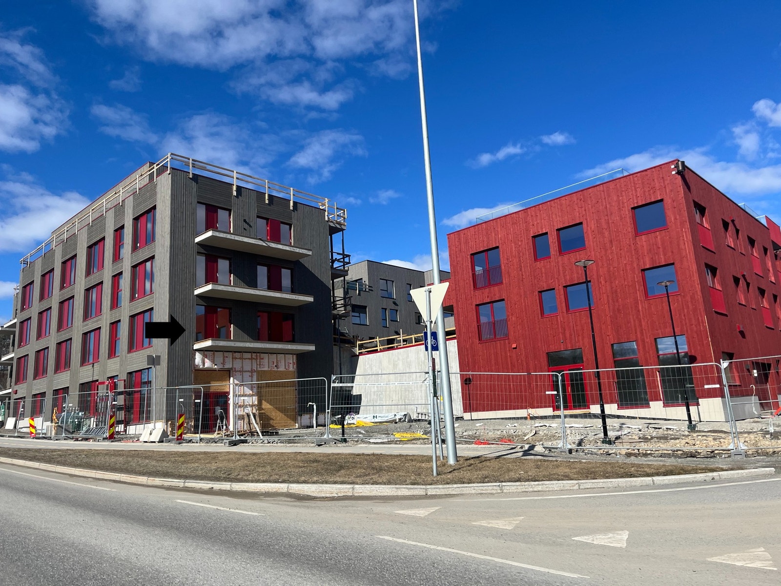 Leiligheten ligger i byggets 2. etasje. Galleribilde