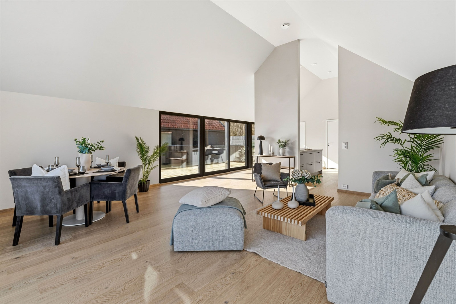 Herfra er det også skyvedør ut til den herlige takterrassen. Galleribilde