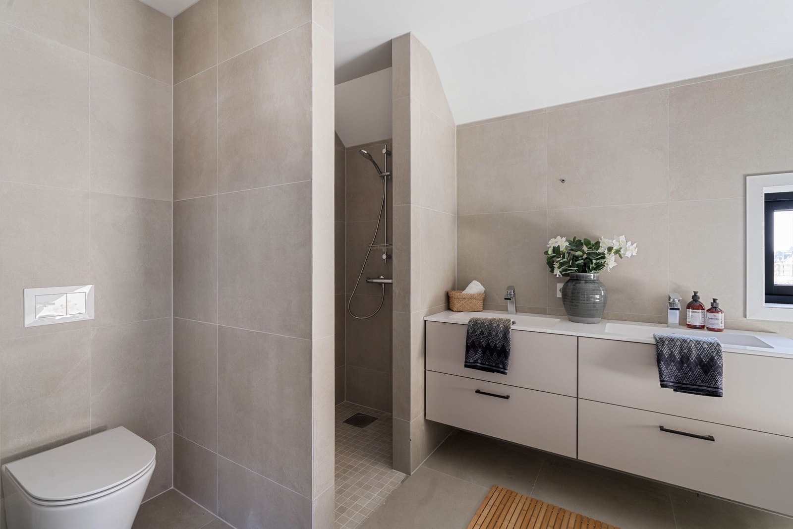 Badet Galleribilde