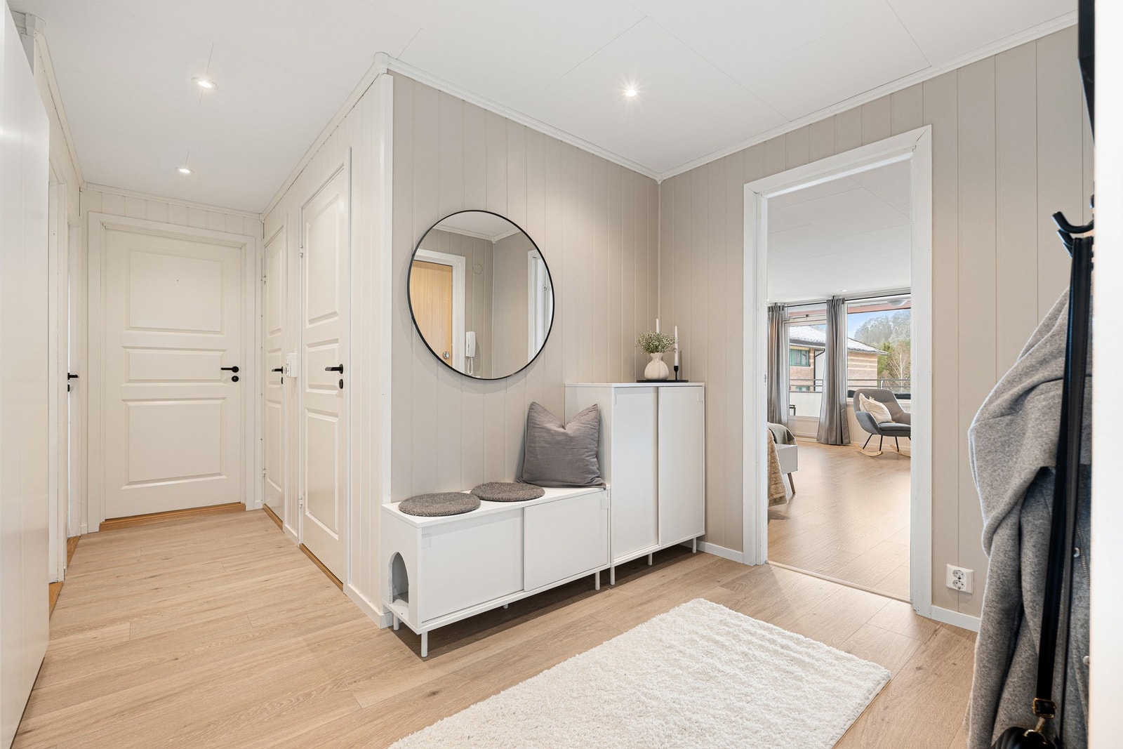 Lys og innbydende entré. Galleribilde