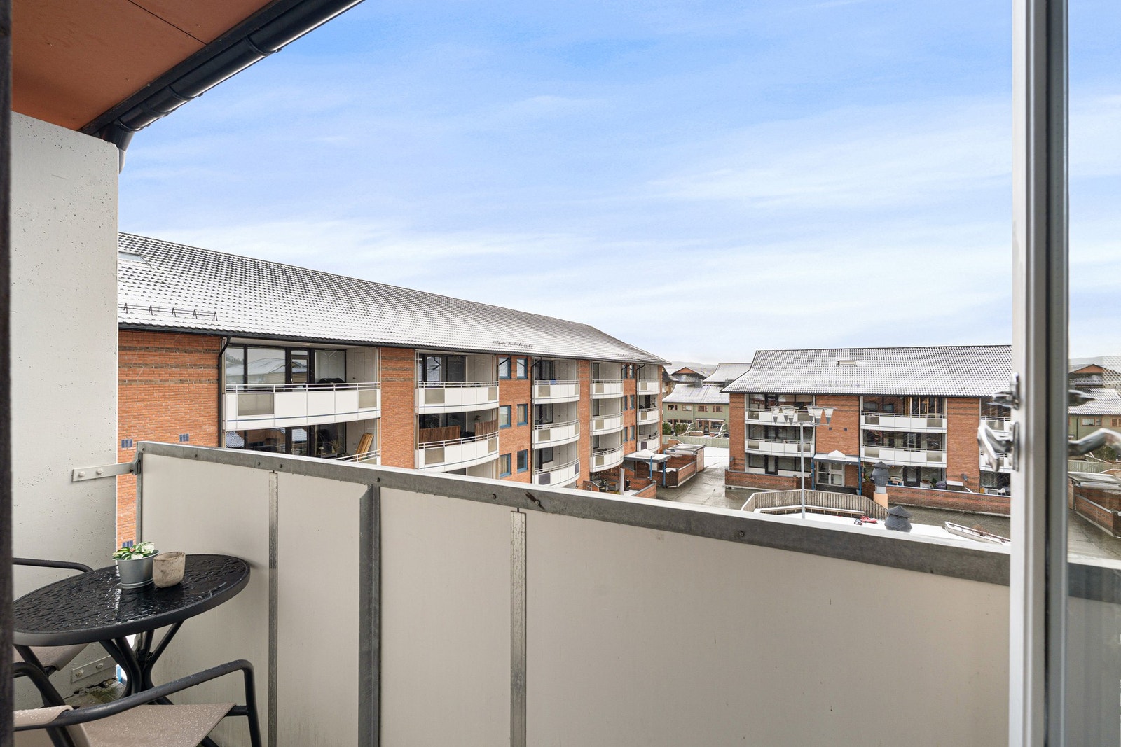 Utgang til en liten balkong fra soverommet. Galleribilde