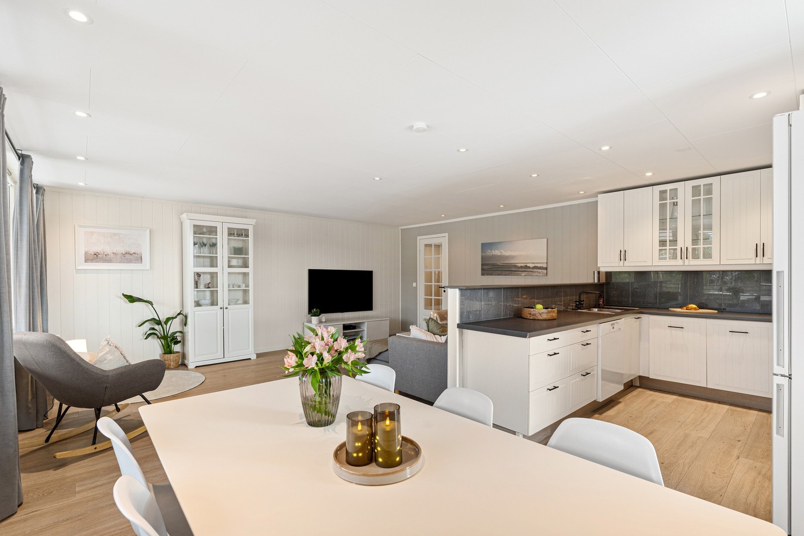 Delvis adskilt kjøkken. Galleribilde