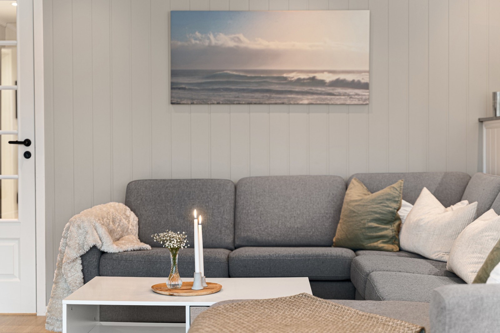 Romslig stue med gode møbleringsmuligheter. Galleribilde