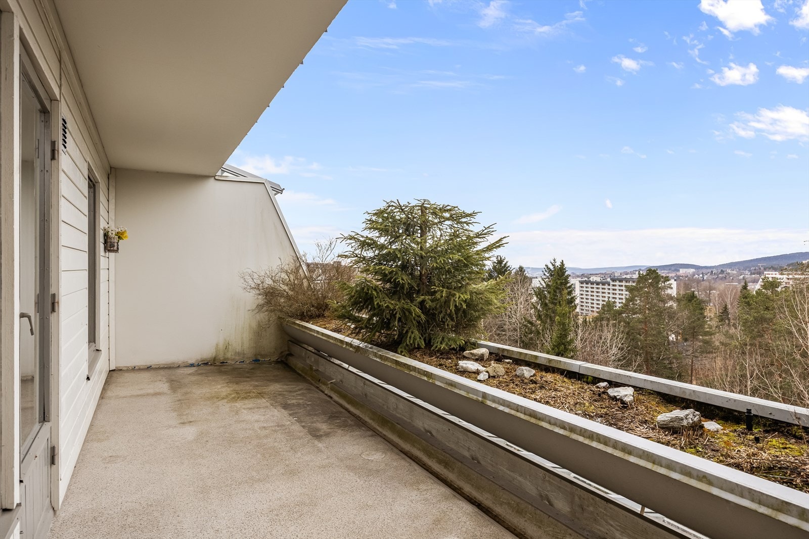 Fra stuen er det direkte adkomst til en romslig balkong uten gjenboere. Galleribilde