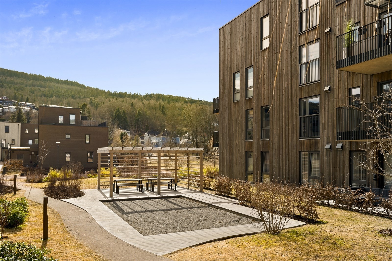 Pene uteområder med bla. pergola og sittebenker! Galleribilde