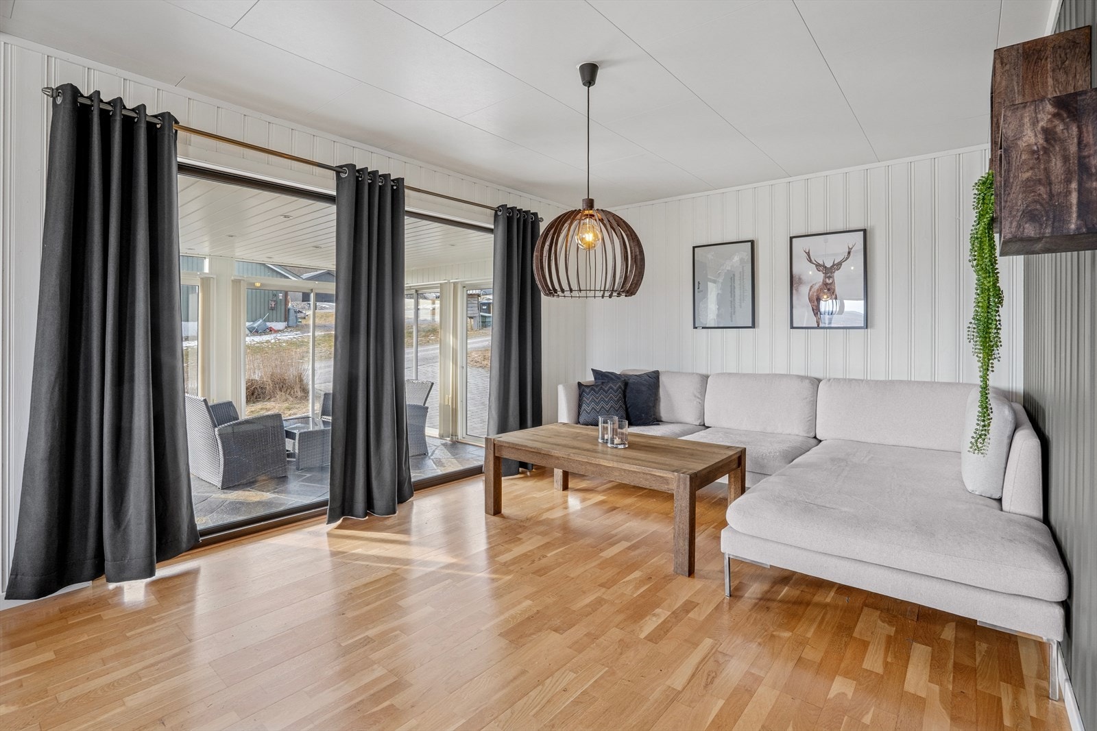 Det er gode møbleringsmuligheter med plass til flere sittegrupper Galleribilde
