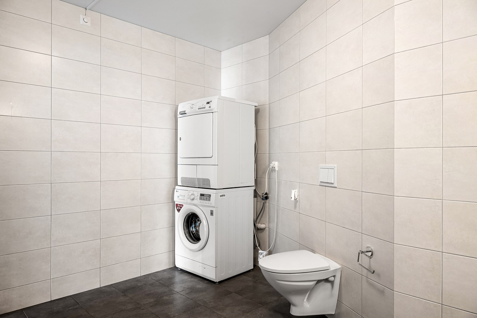 Det er også opplegg for vaskemaskin og tørketrommel på badet. Galleribilde