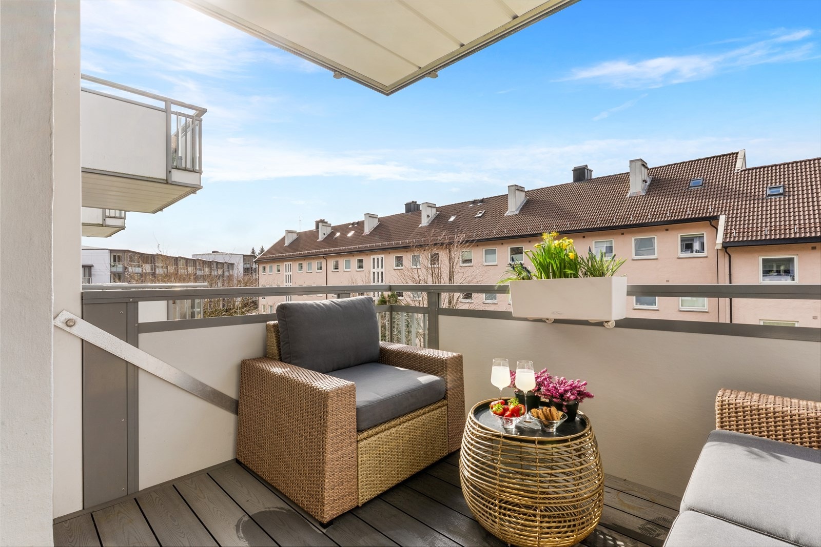 Leiligheten har balkong på 7 kvm, hvor du kan nyte solrike dager og utsikten over nærområdet. Galleribilde