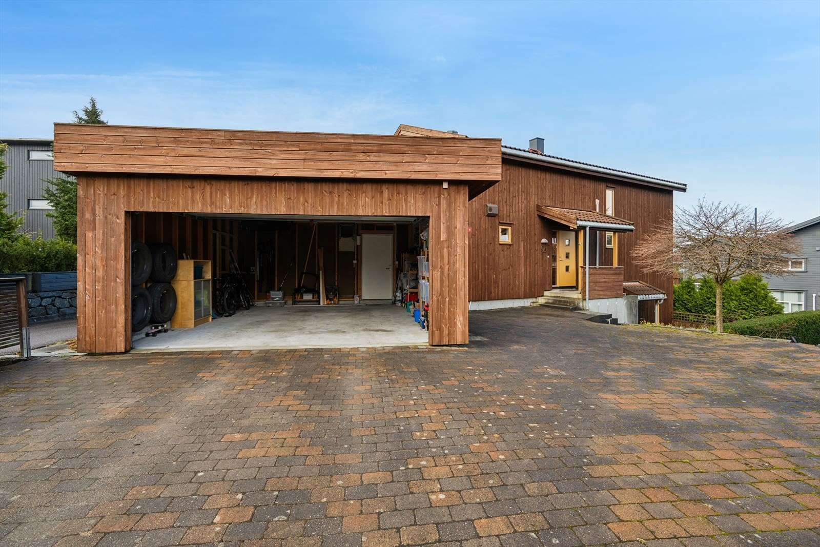 Dobbel garasje på 32 kvm utstyrt med elbillader. Galleribilde