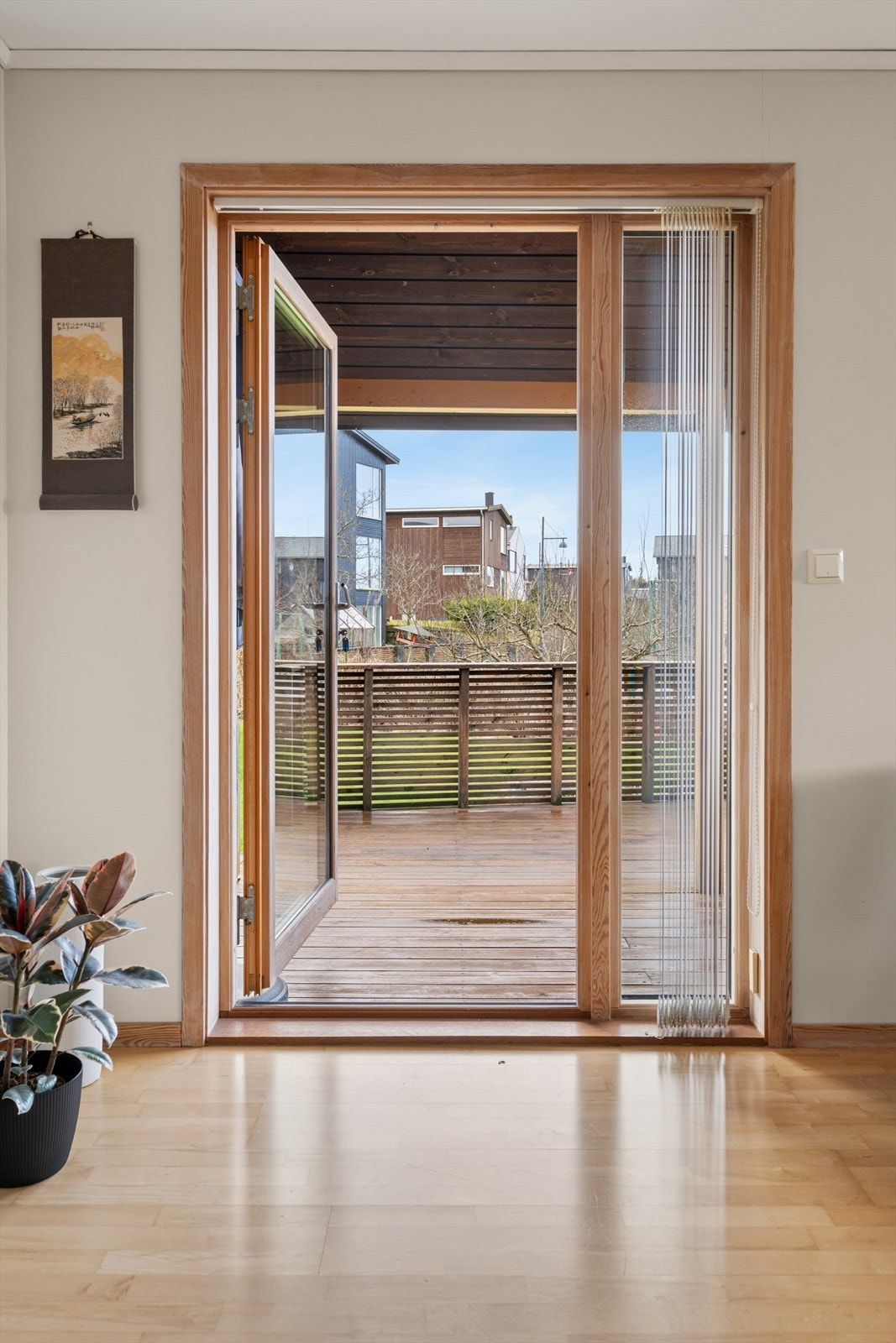 Fra stuen har man utgang til uteområdet. Galleribilde