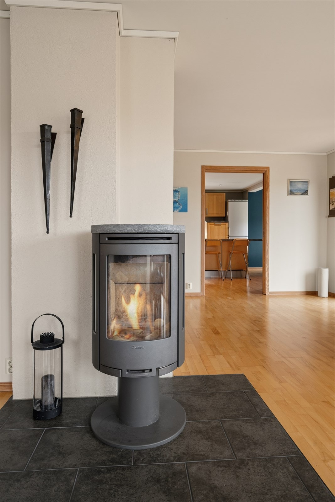 En vedovn sørger for god varme på kalde dager. Galleribilde