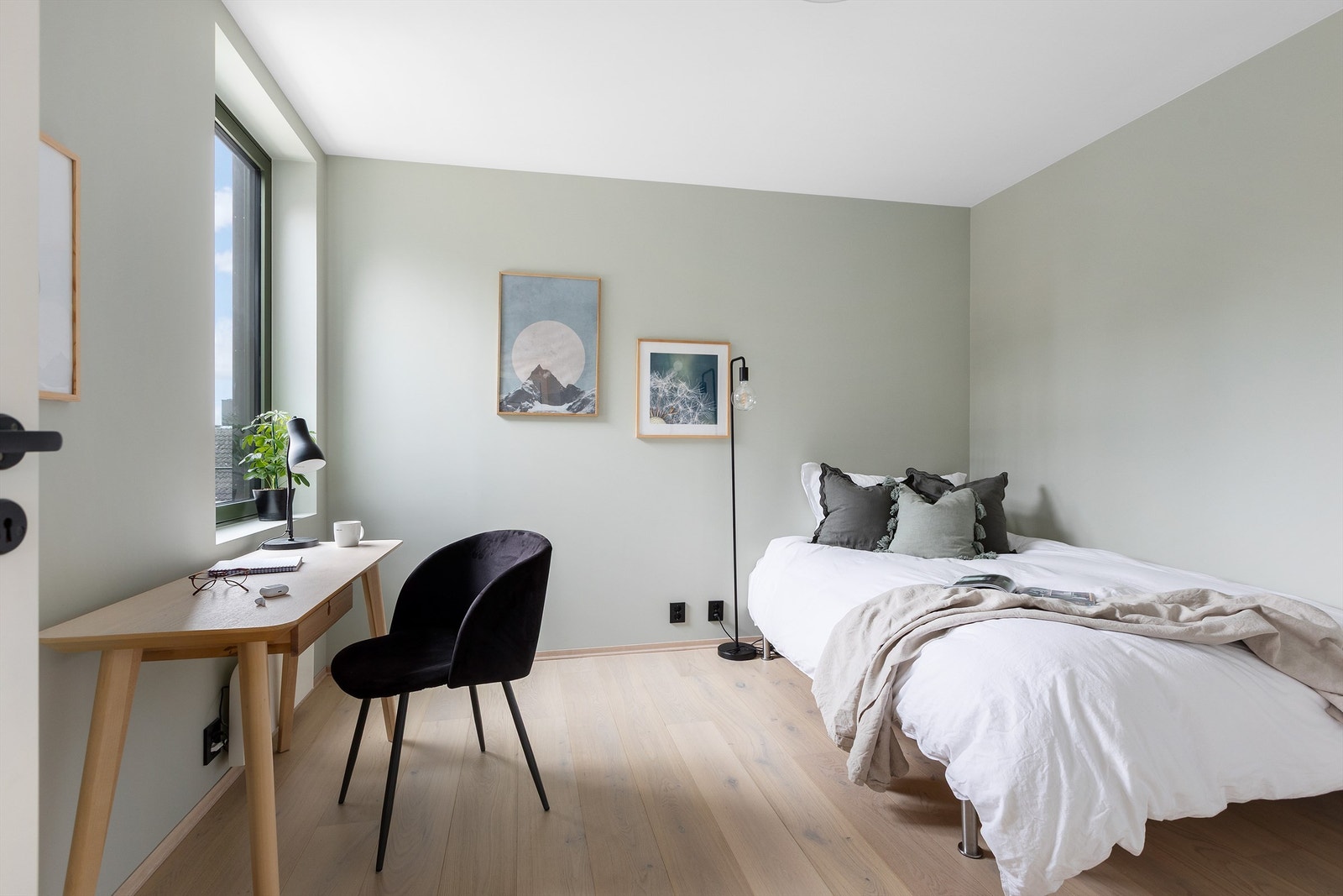 Det andre soverommet egner seg godt som barnerom, gjesterom eller kontor. Galleribilde