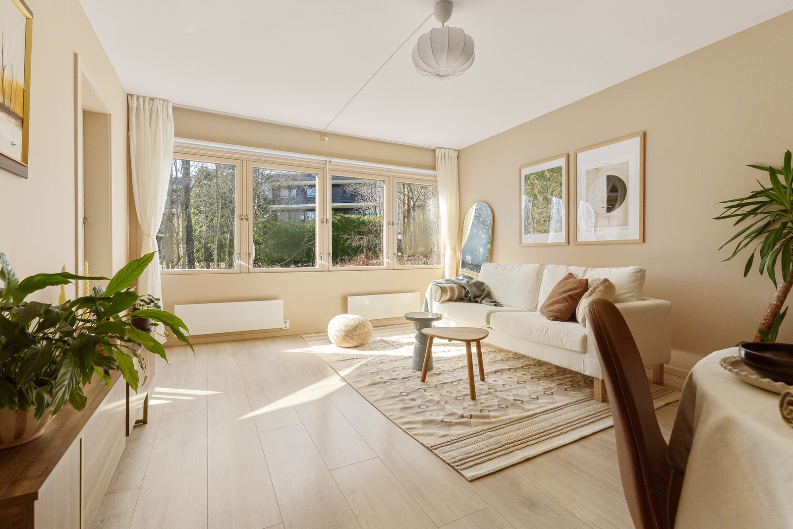 Velkommen til Kjelsåsveien 188B og denne nydelig leiligheten i fantastiske omgivelser på Frysja! Bilder fra flinke: Trond Walsø l @walsowork Galleribilde