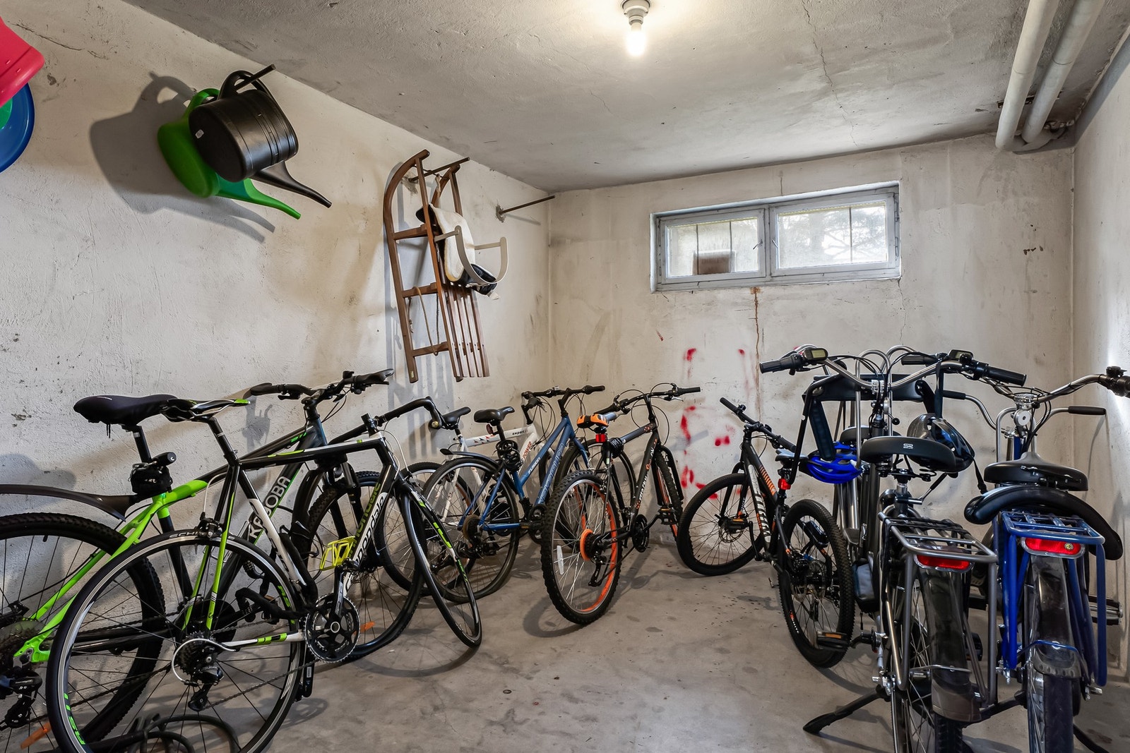 Tilgang til felles sykkelbod i kjeller. Galleribilde