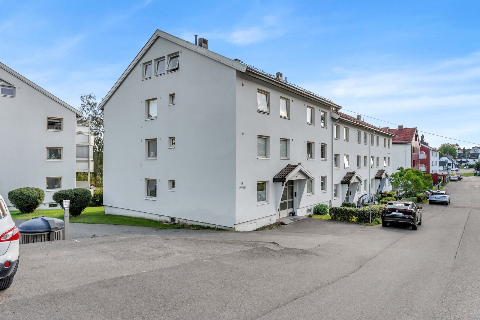 Parkering fordeles etter ventelisteprinsippet og søkes hos styret. Galleribilde