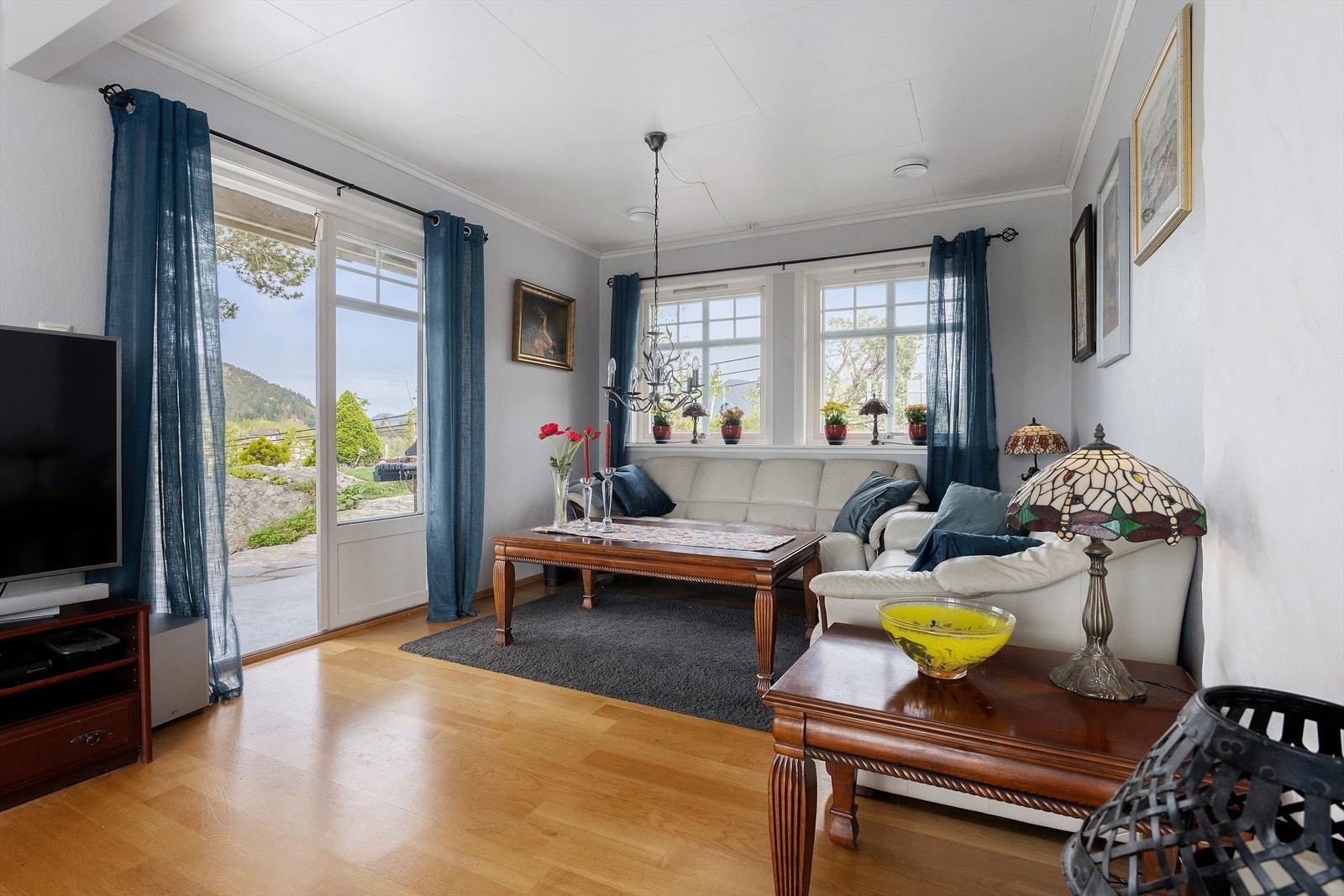 Fra stue er det utgang til vestvendt terrasse Galleribilde