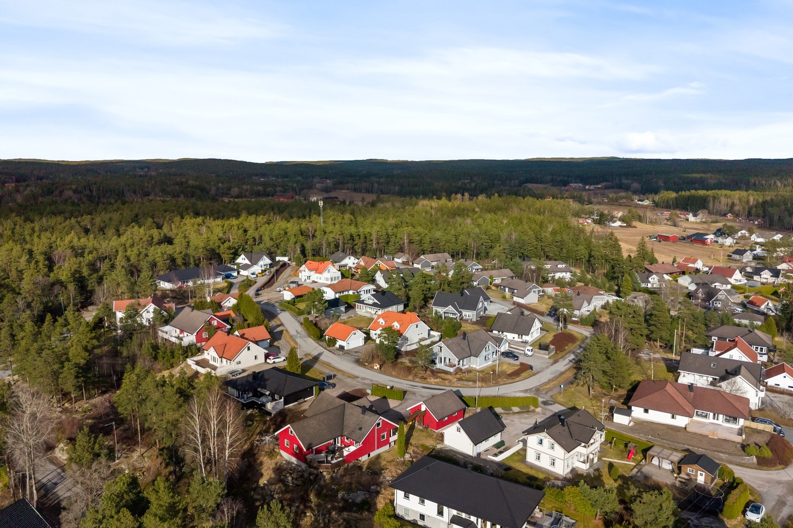 Med nærheten til naturen har man både lek- og gode turmuligheter. Galleribilde