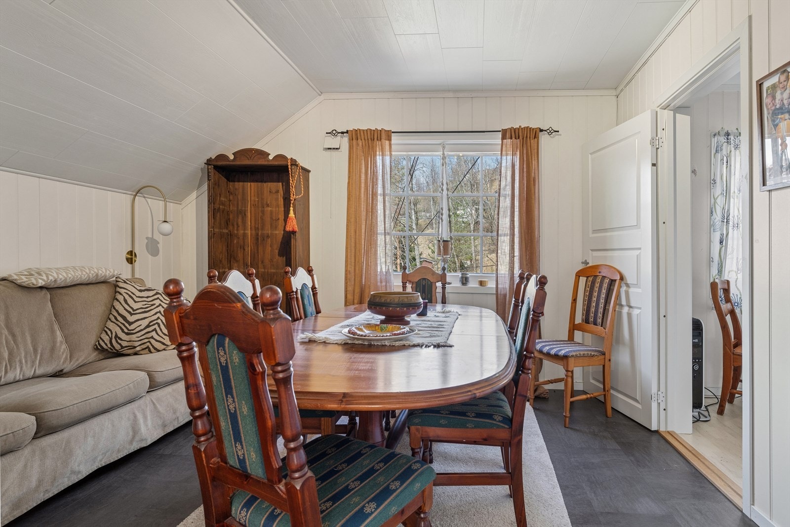 Åpen spisestue/stue løsning. Galleribilde