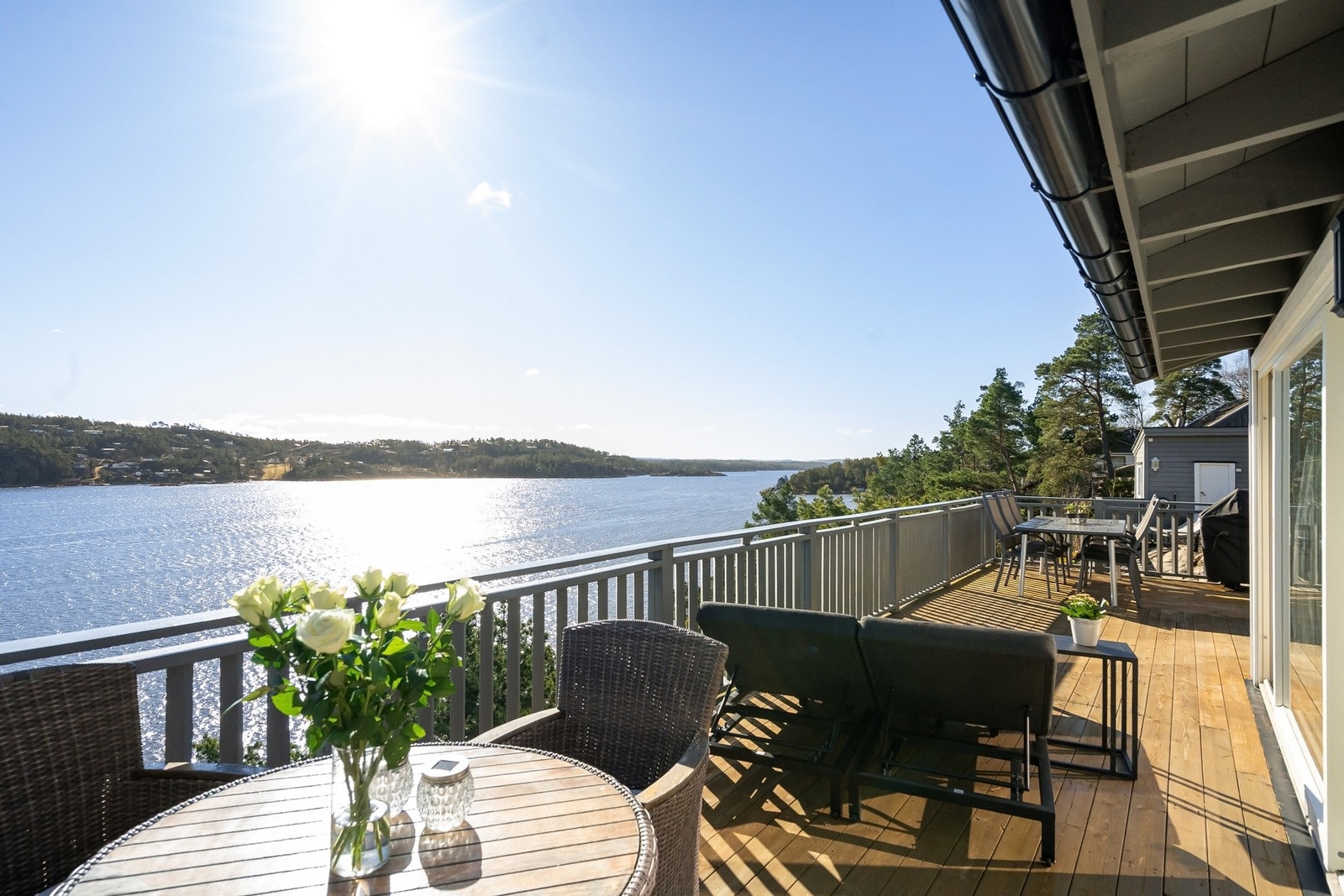Majestetisk og høytliggende hytte med panoramautsikt over Skjebergkilen! Galleribilde