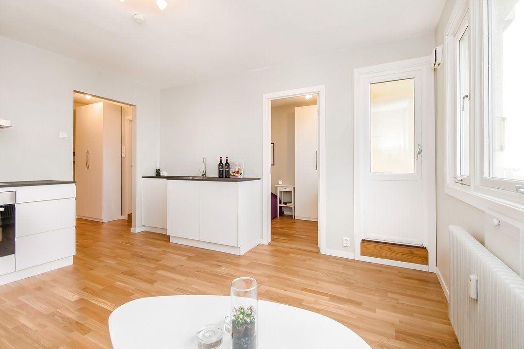 Fra stuen er det utgang til vestvendt balkong. Galleribilde