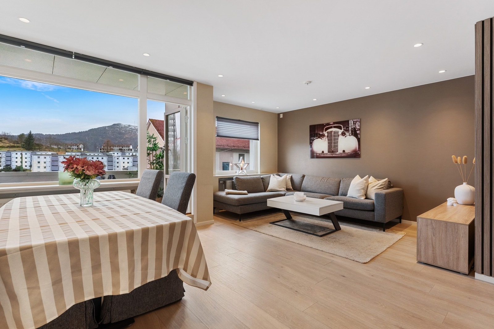 Velkommen til Nattlandsveien 96A! Presentert av Privatmegleren v/Lotte Eklund. Galleribilde