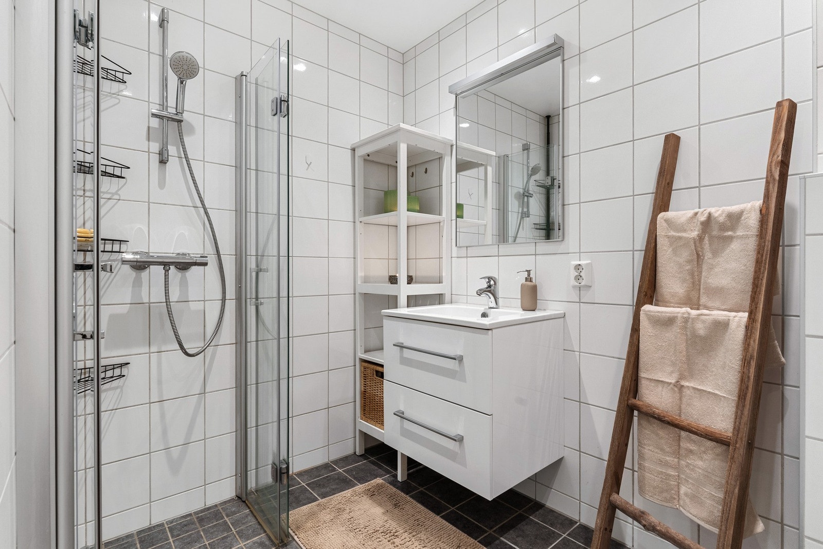 Baderommet ble totalrenovert i forbindelse med rørfornying i laget og sto ferdig i 2019. Galleribilde