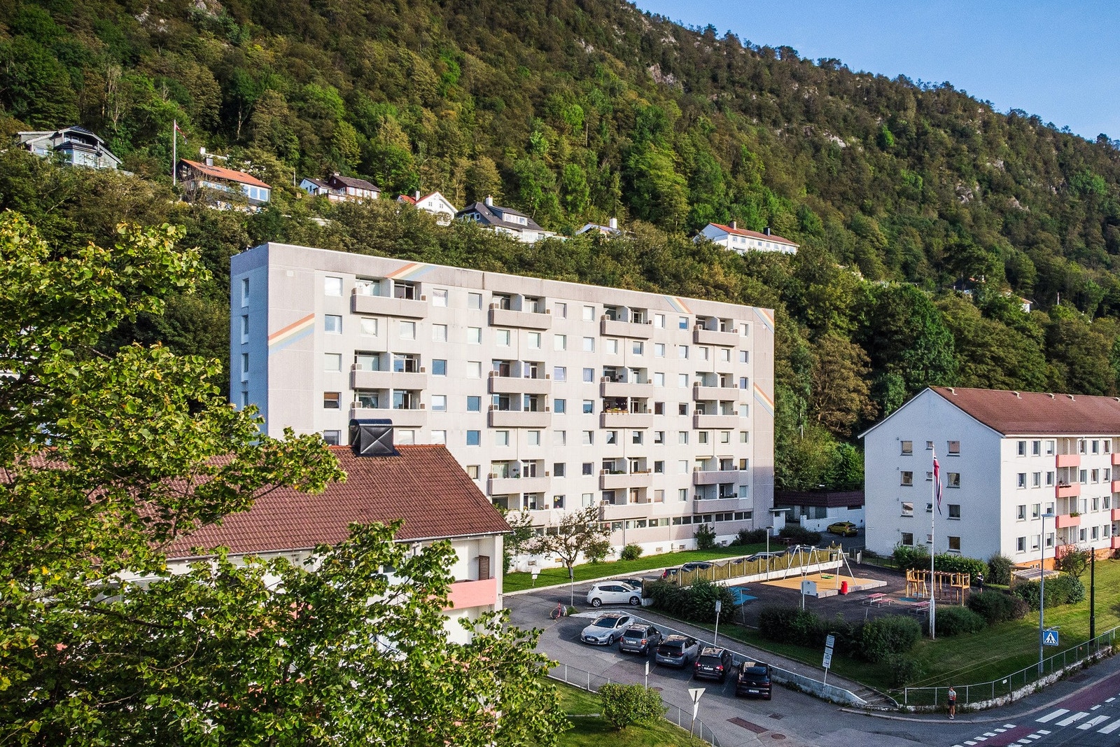 Veldrevet borettslag med attraktiv beliggenhet som byr på nærhet til både servicetilbud og natur. Galleribilde