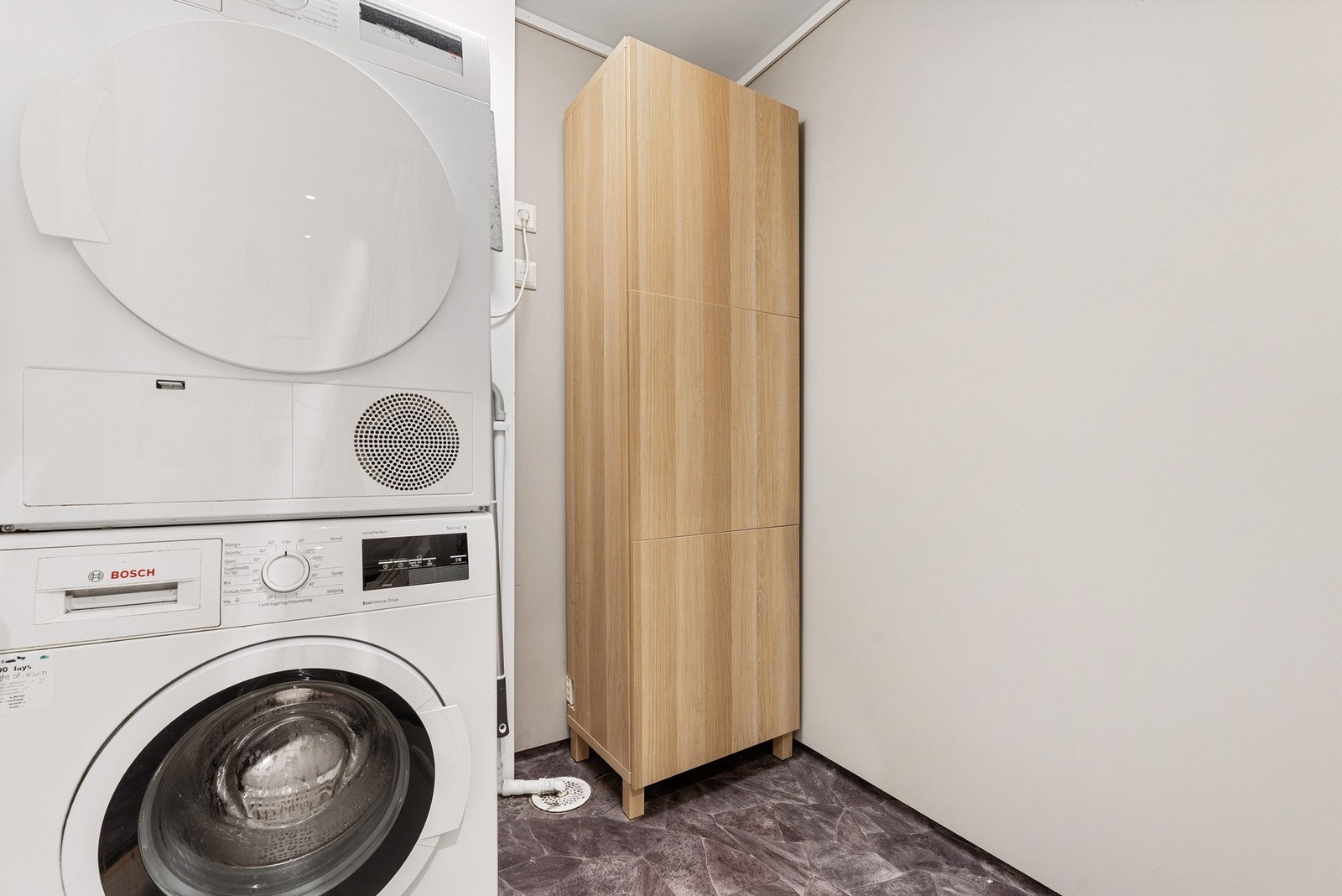 Praktisk separat vaskerom rehabilitert i 2018. Galleribilde