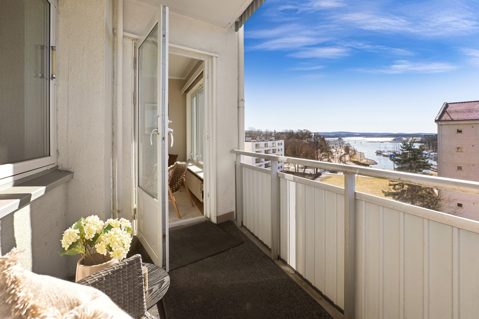Fra balkongen har du flott utsikt mot Frognerkilen i sørvest og Holmenkollen i nordøst. Galleribilde