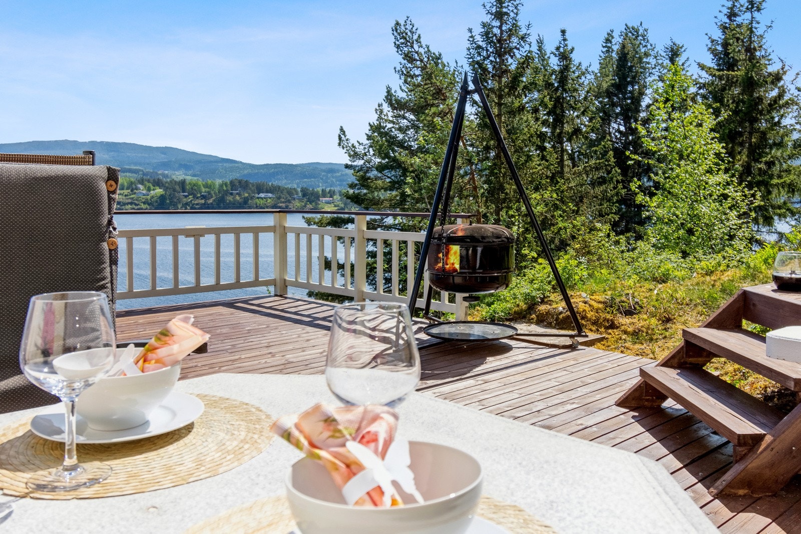 Alt ligger til rette for herlig sommerstemning ved sjøen. Galleribilde