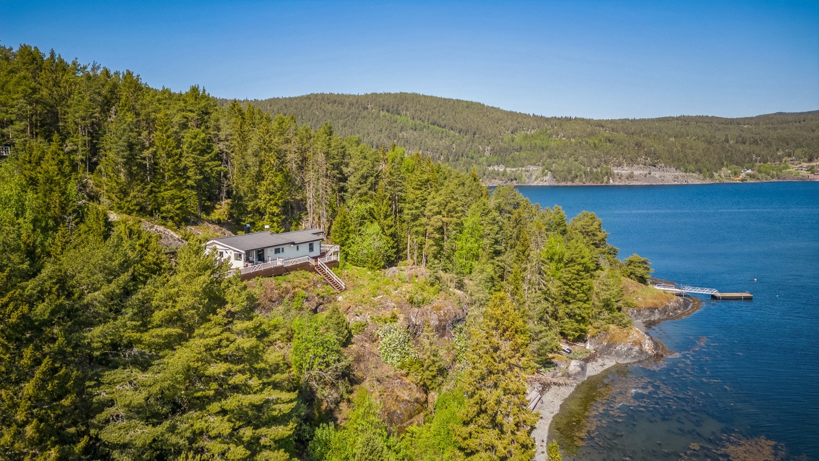 Meget gode solforhold og en flott usjenert sandstrand rett nedenfor hytta. Galleribilde