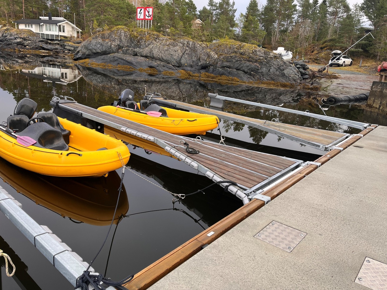 Tinglyst rett til parkering på Langøya. Båtadkomst over til Hoøya og eiendommen. Galleribilde