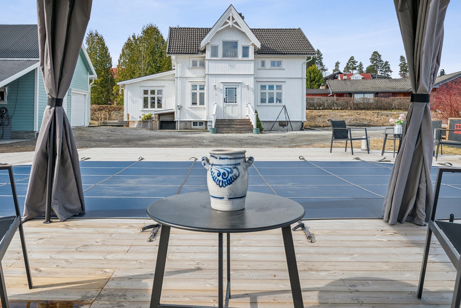 Privatmegleren ved Ole Eirik Thunshhelle ønsker velkommen til Nakkerudveien 8 Galleribilde