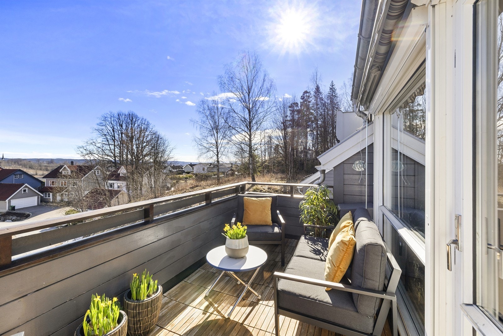 De to balkongene gir til sammen 15 m² med privat uteplass. Galleribilde