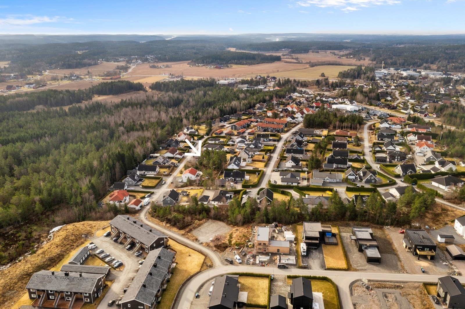 Boligfeltet har en rolig beliggenhet, godt skjermet fra gjennomgangstrafikk. Galleribilde