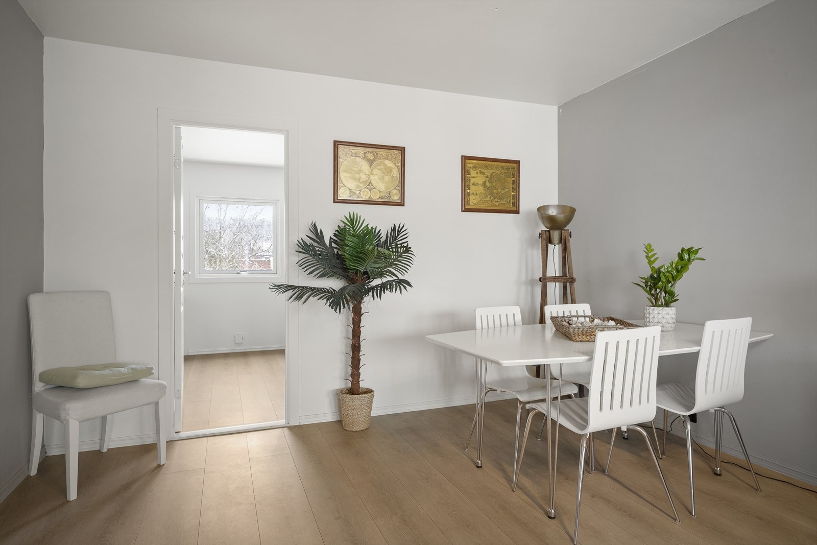 Fra stuen er det adkomst til soverommet. Galleribilde