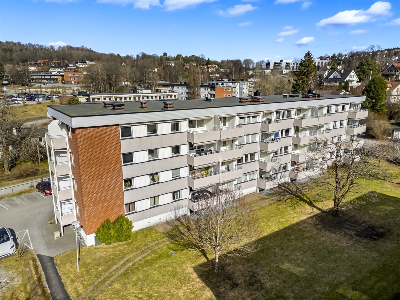 Borettslaget fremstår som velholdt med pent opparbeidede fellesområder og grønne utearealer. Galleribilde
