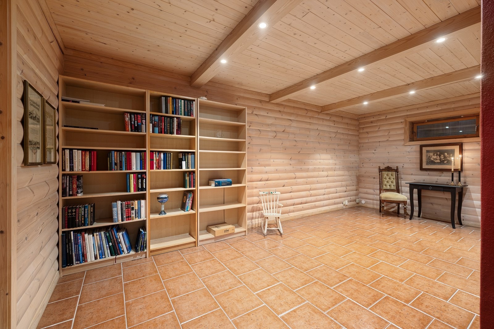 Kjelleren meget romslig med flere bruksmuligheter. Galleribilde