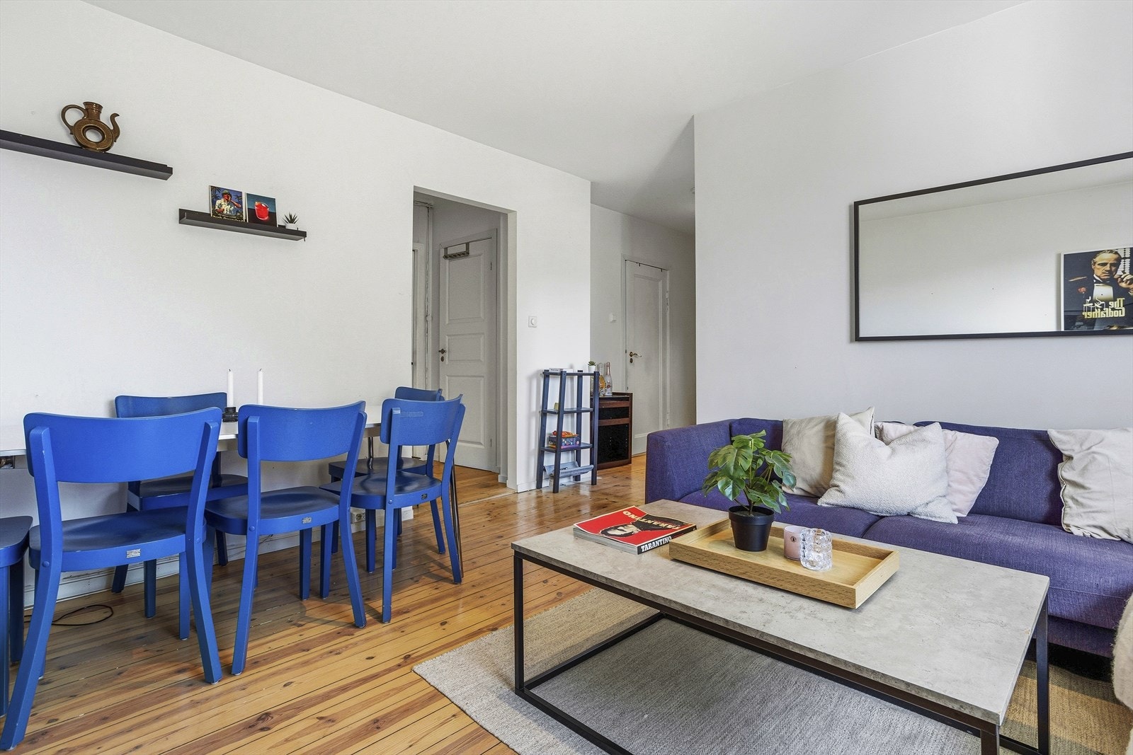 Stuen gir gode møbleringsmuligheter, perfekt for både avslapning og sosialt samvær. Galleribilde