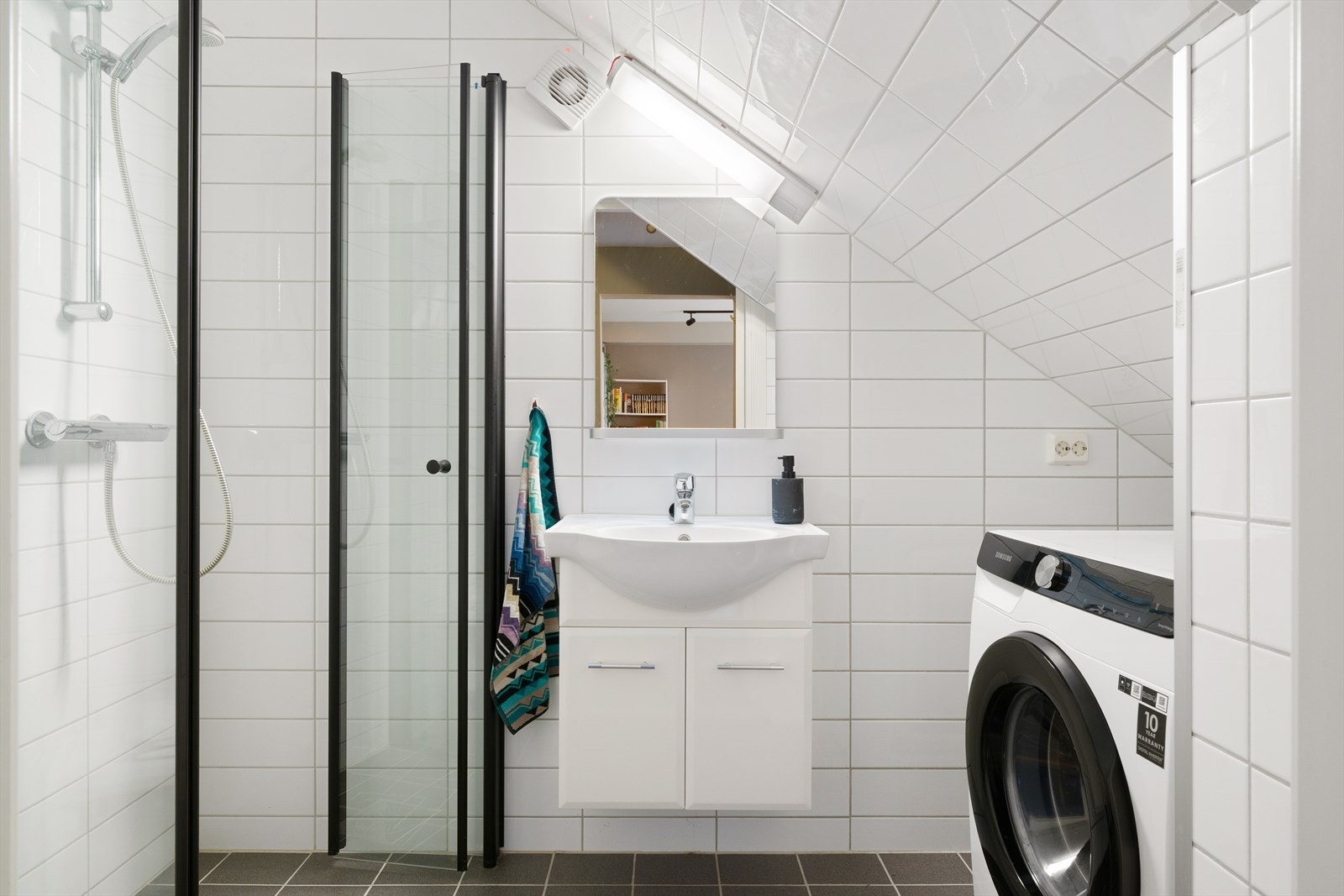 Badet har opplegg for vaskemaskin. Galleribilde