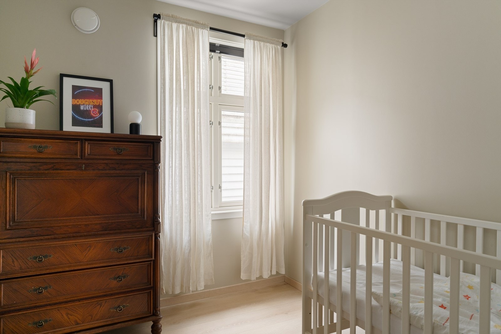 Soverom 3 passer perfekt for et hjemmekontor eller et stellerom. Galleribilde