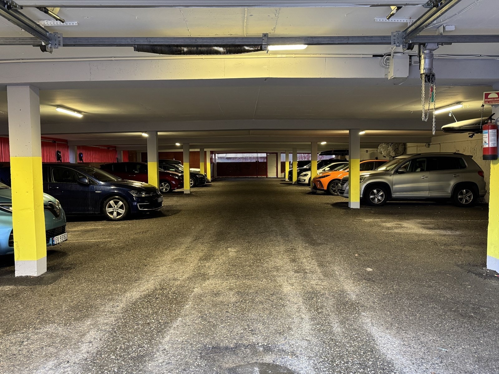 Med boligen følger fast plass i felles garasje. Mulighet for el-billader. Galleribilde