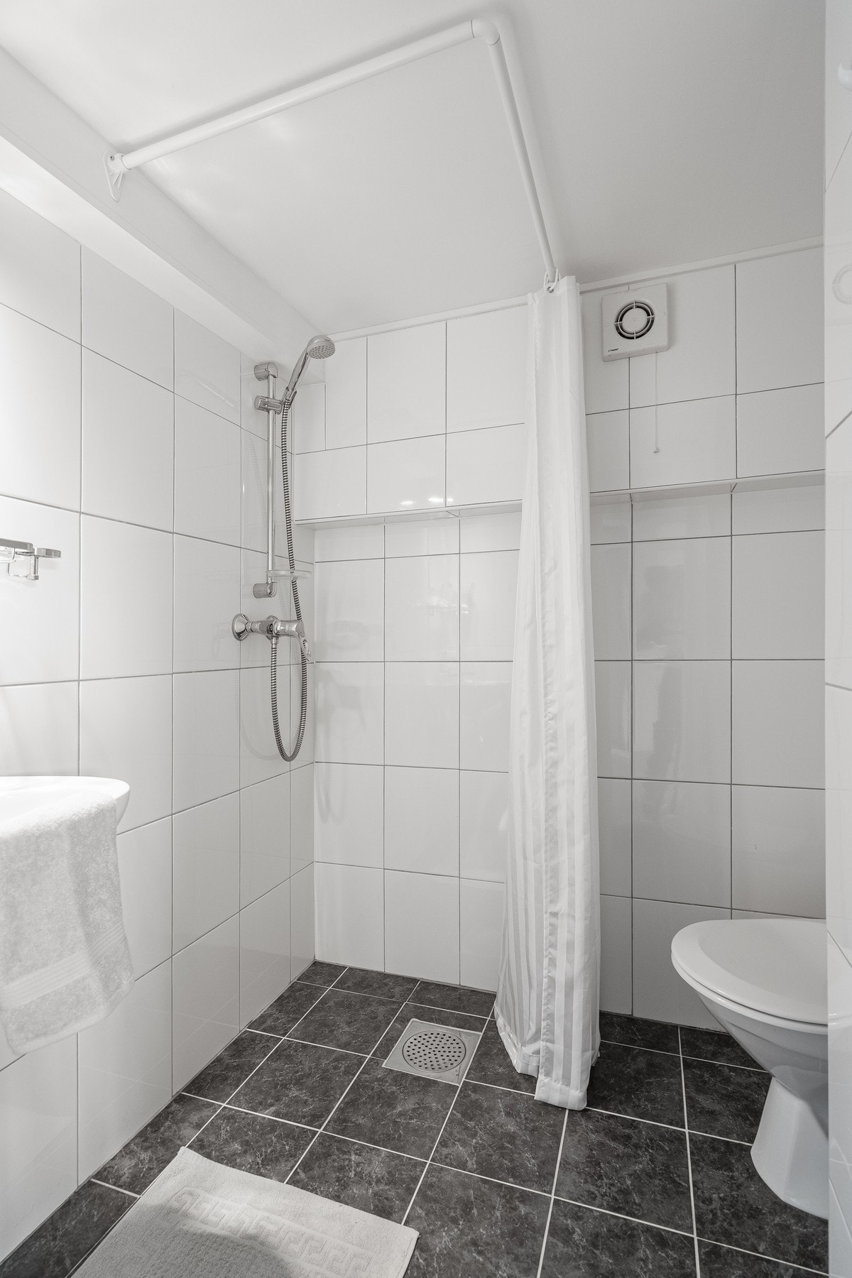 U. etg - Bad ( Rommet er ikke byggegodkjent) Galleribilde