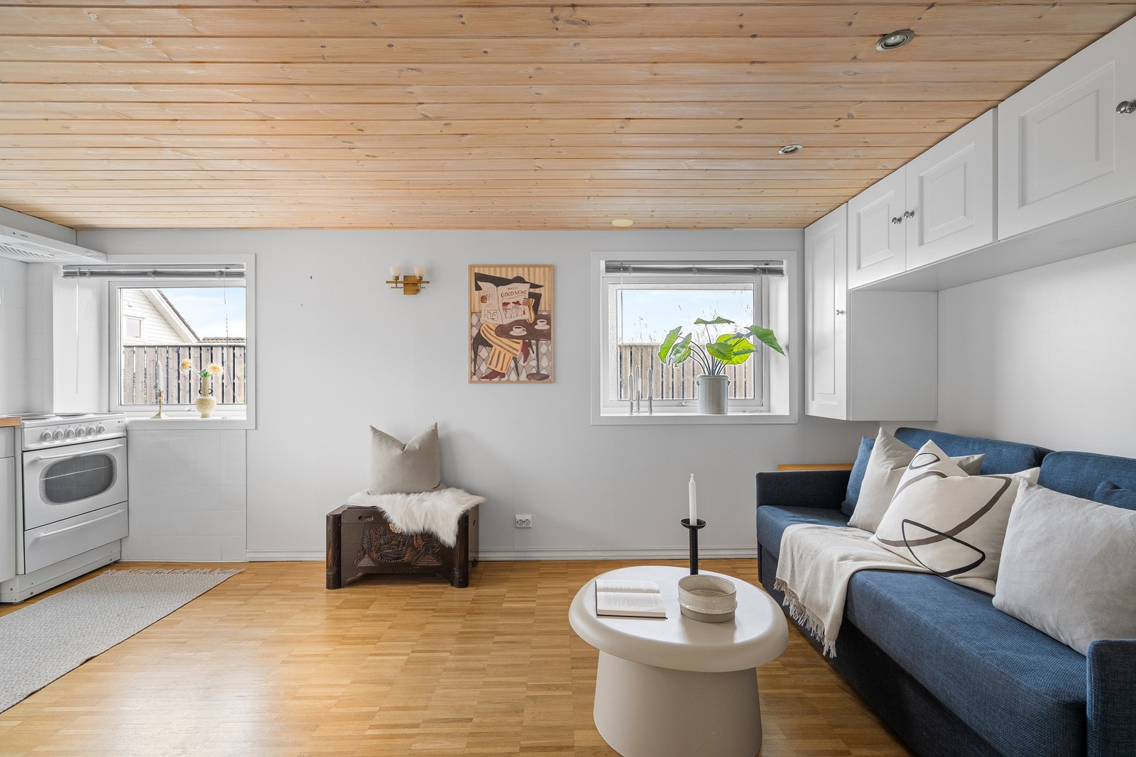 U. etg - Stue med kjøkken (Rommet er ikke byggegodkjent) Galleribilde